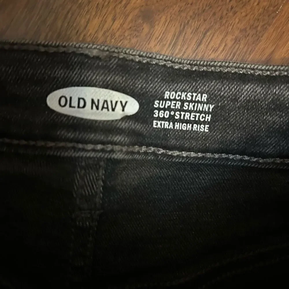Old Navy Rockstar Super Skinny 360 Stretch Extra High Rise black jeans size 4 Pe